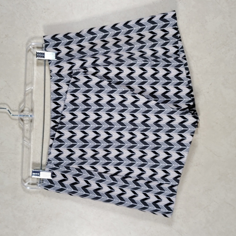 7159 Topshop black, gray, & tan geometric print skort 6